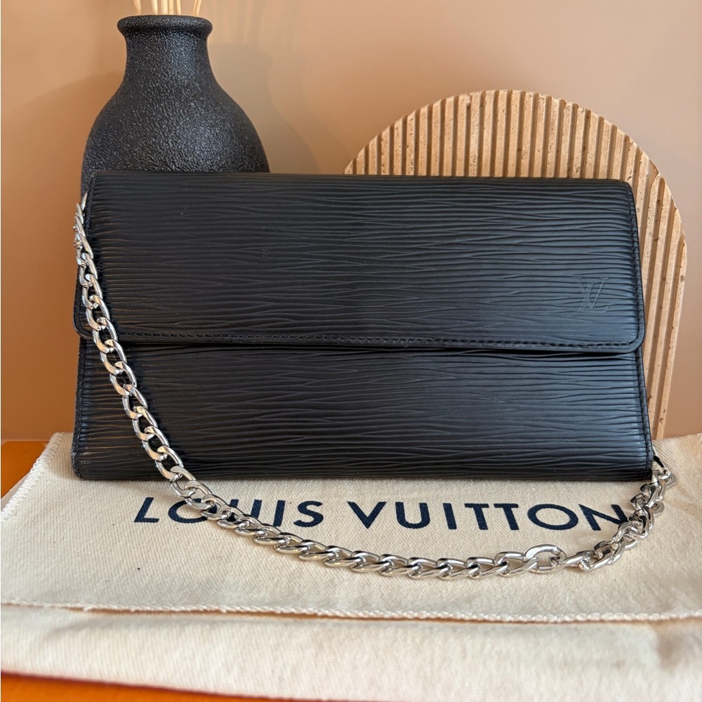 Louis Vuitton Black Epi Leather Walk on Chain Wallet